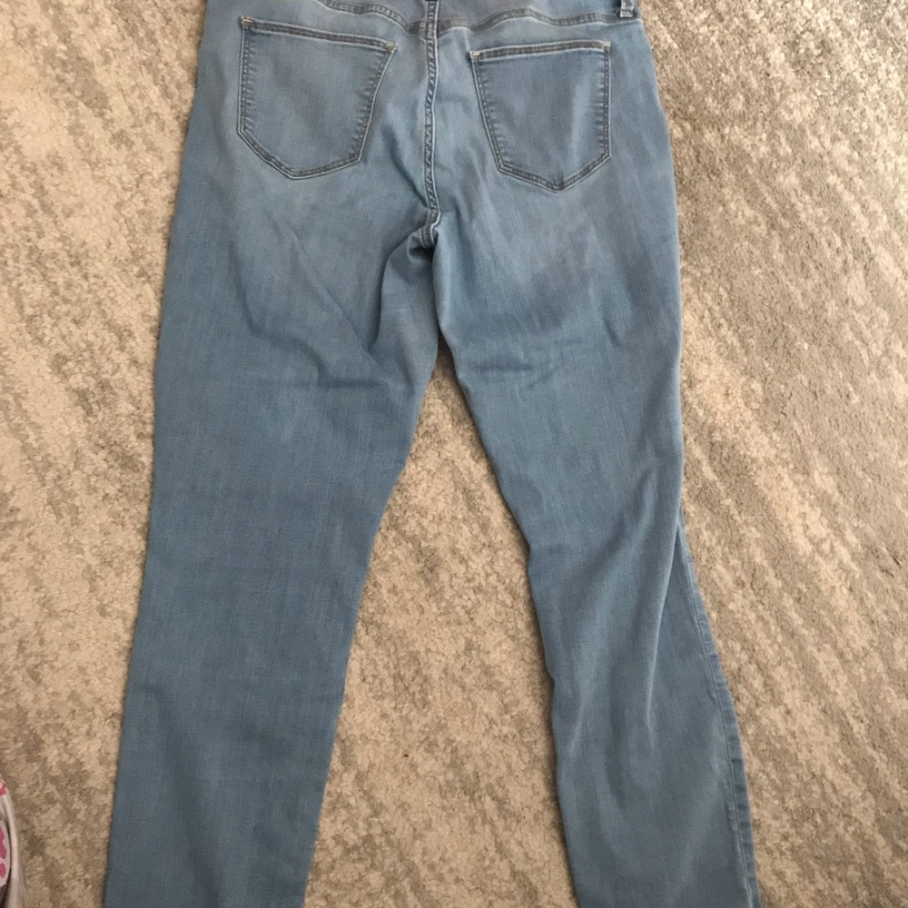 Universal Thread jeans - Picture 3 of 3